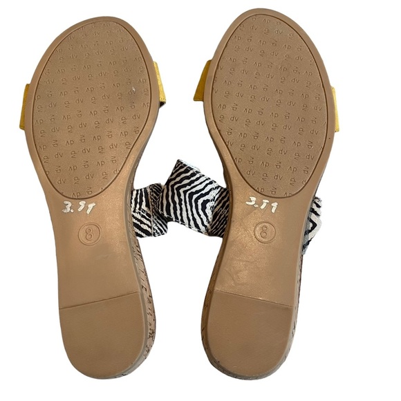 DV Bailey Slide Sandals - Picture 8 of 8